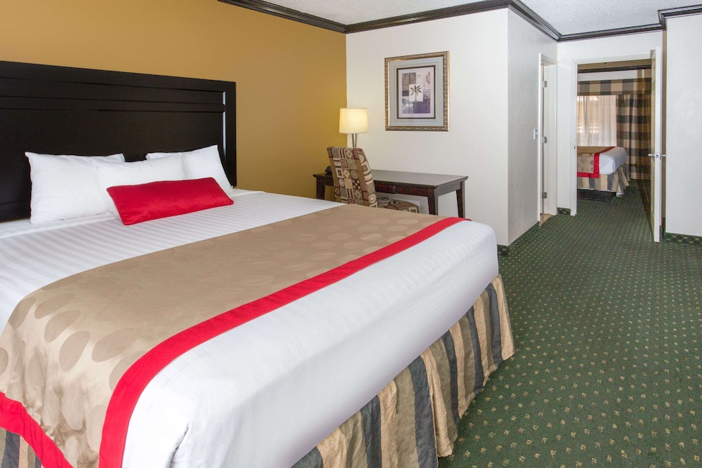Ramada By Wyndham Ontario 13/31