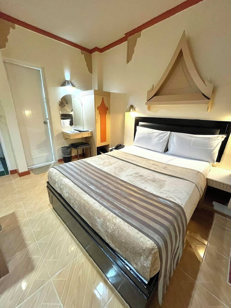 Superior, Queen Bed