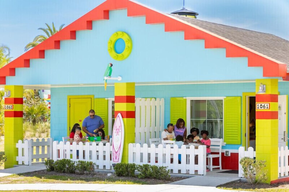 LEGOLAND BEACH RETREAT 2/22