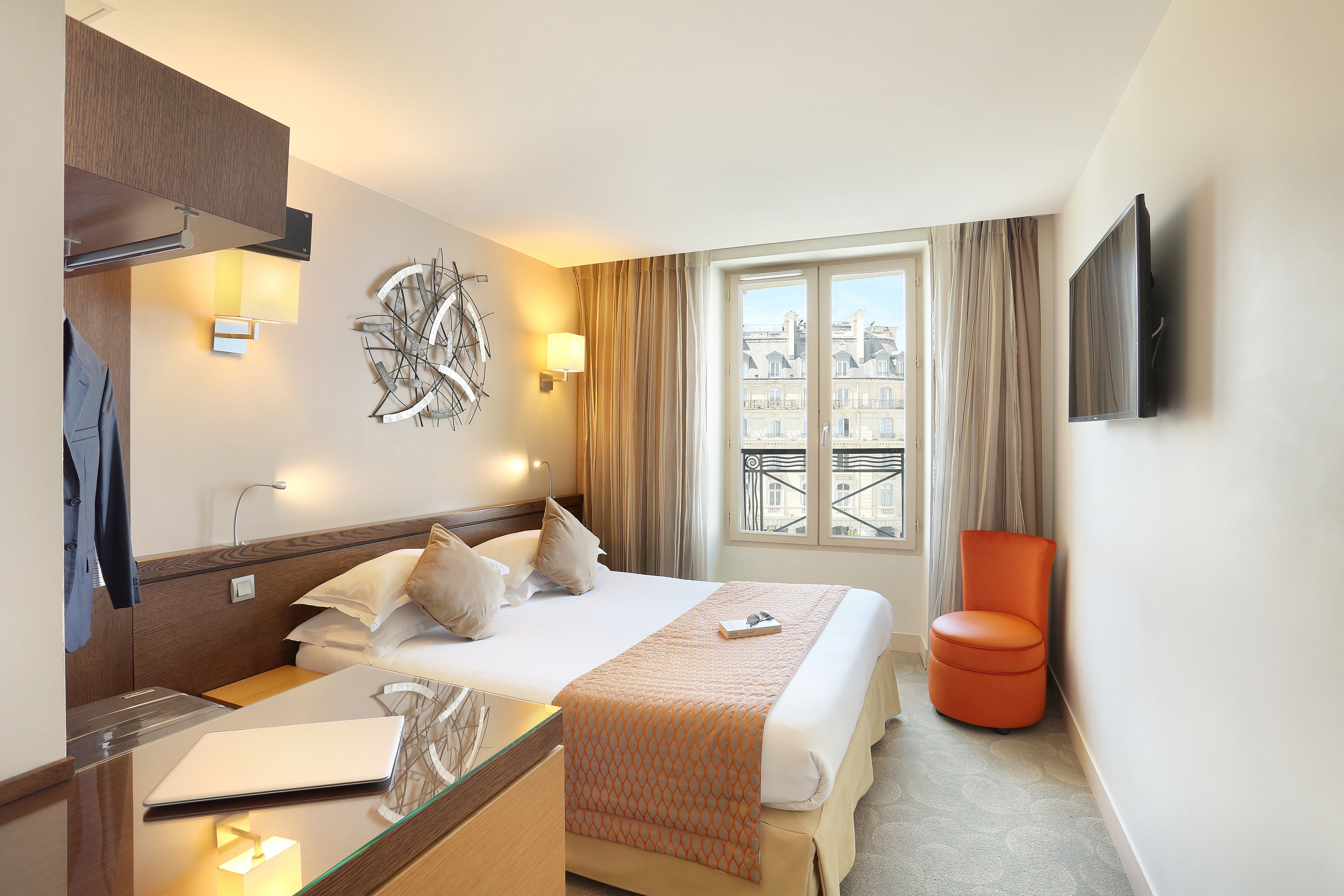 ROOM, DOUBLE BED