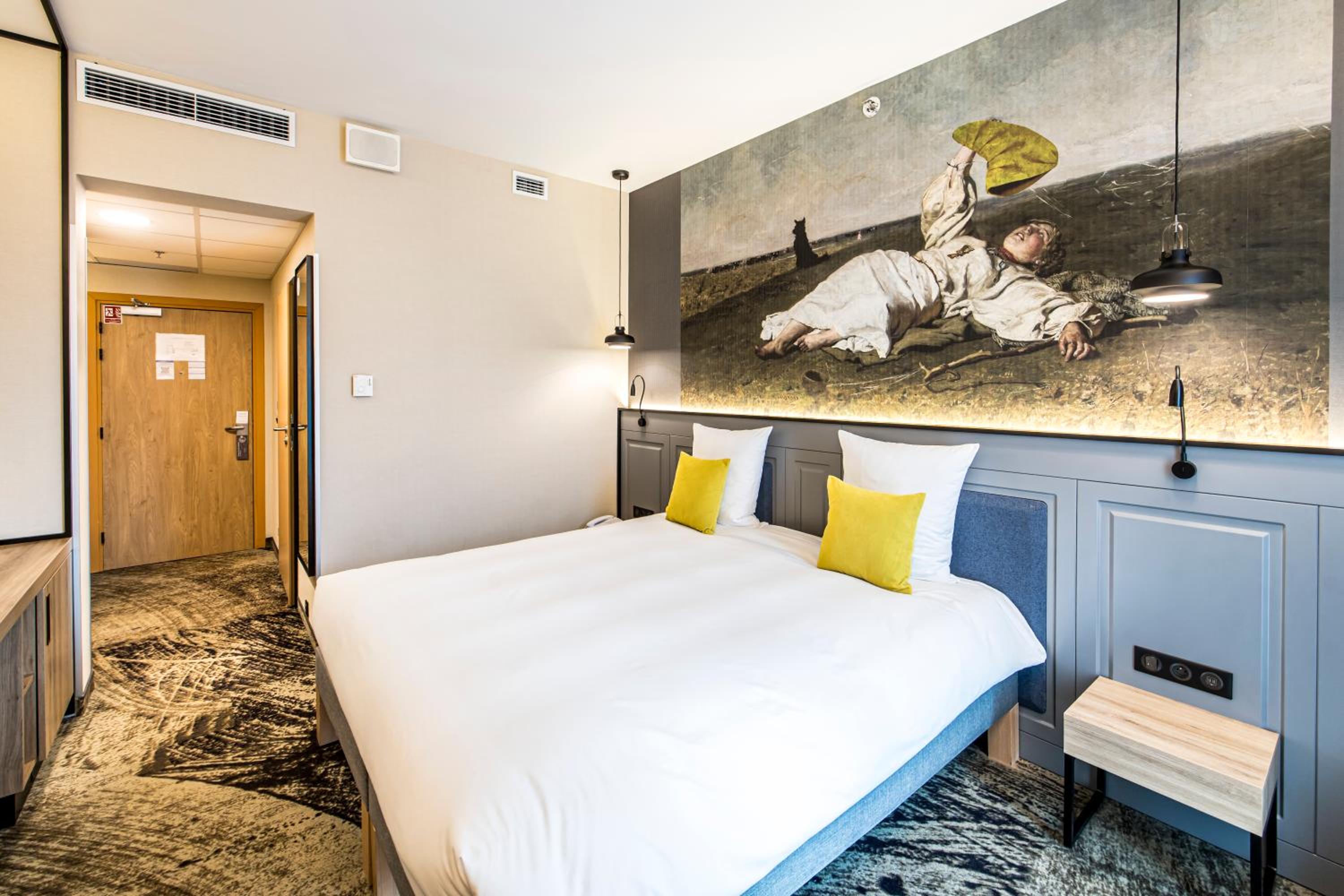 Privilege, Double Bed, City or Cathedral View