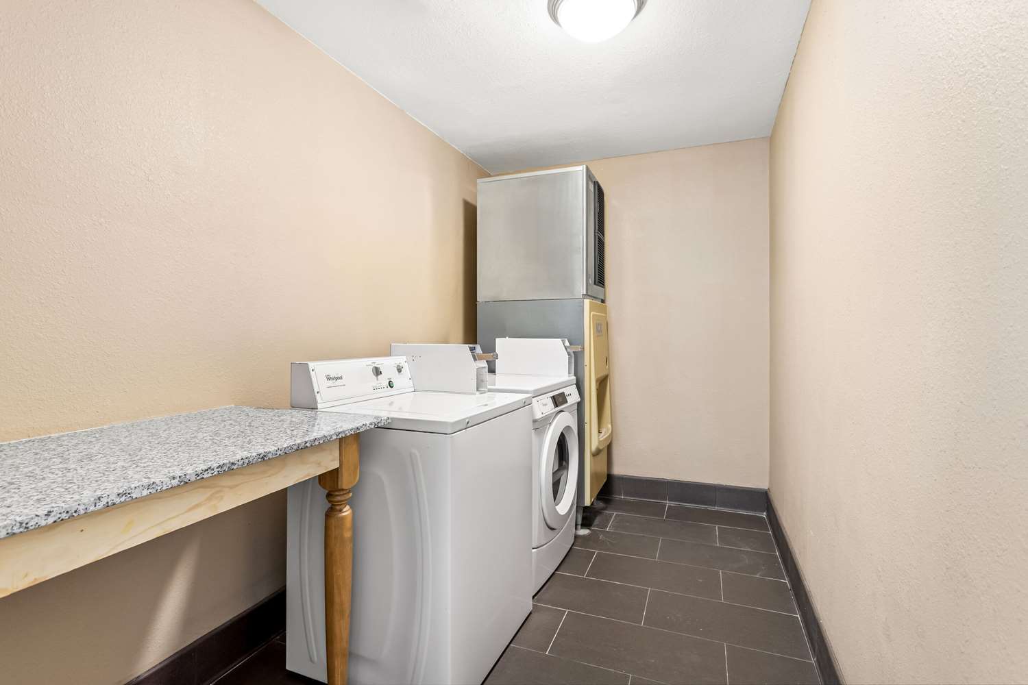Comfort Inn and Suites Albuquerque Downtown 13/17
