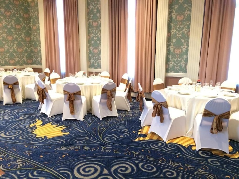 Bedford Plaza Hotel 23/50