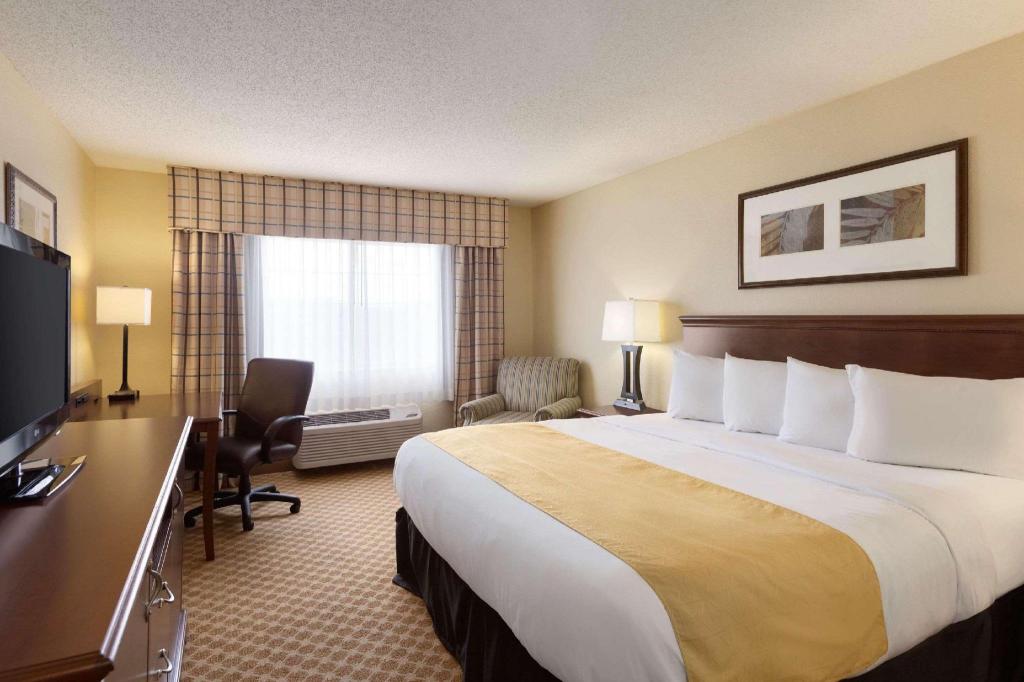 ROOM, KING BED