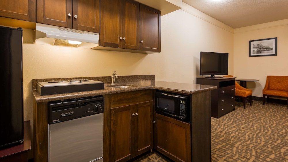 Best Western Plus Peoria 21/28