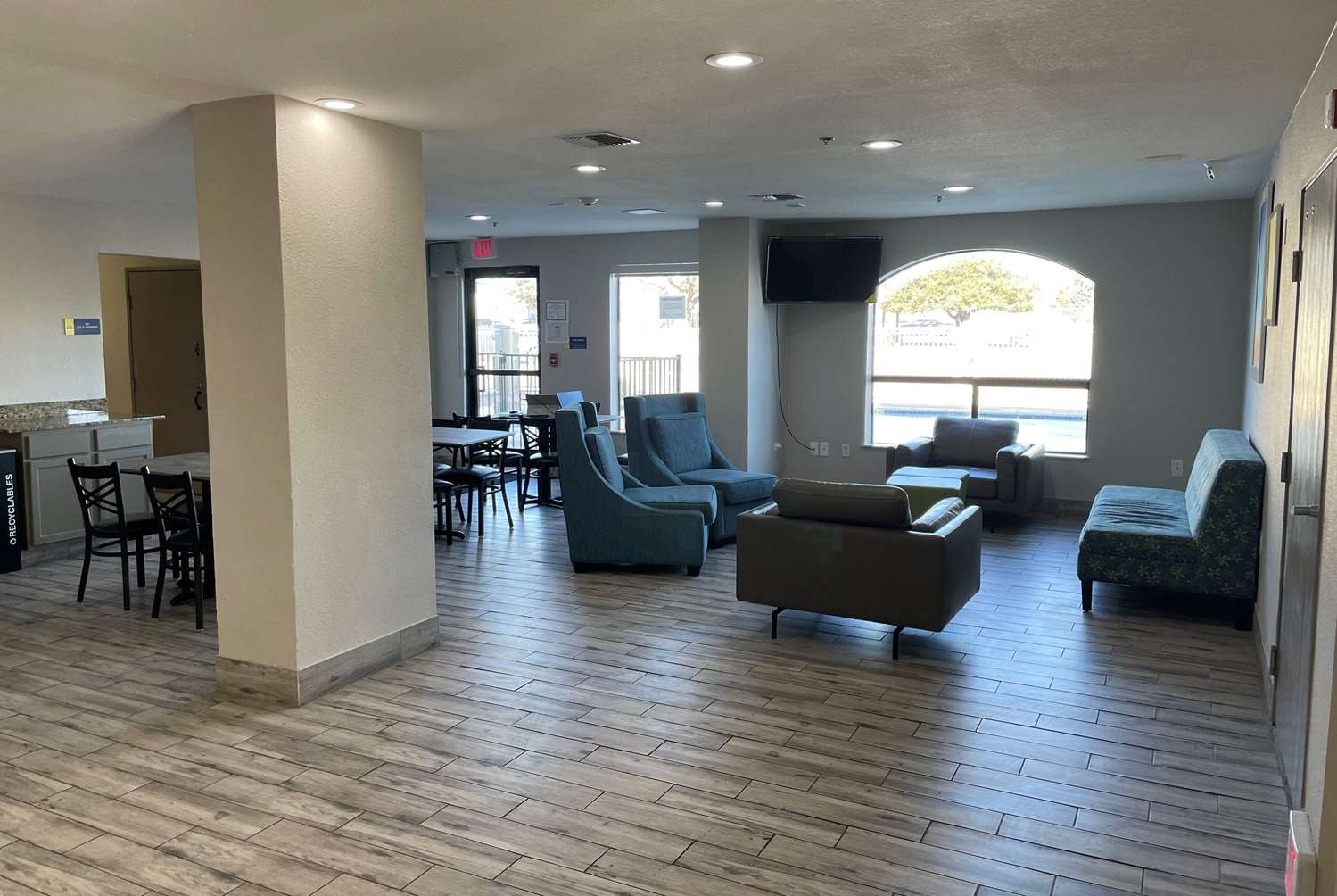 Days Inn by Wyndham Dallas Garland West 17/23