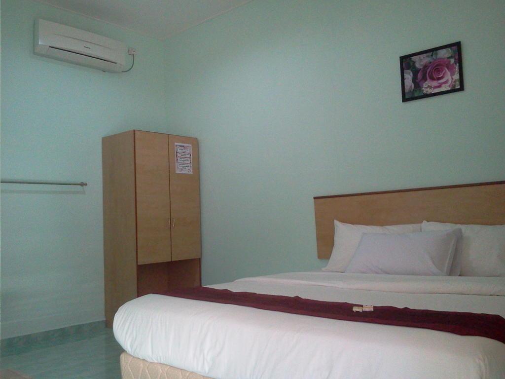 Rose Inn Motel 10/26