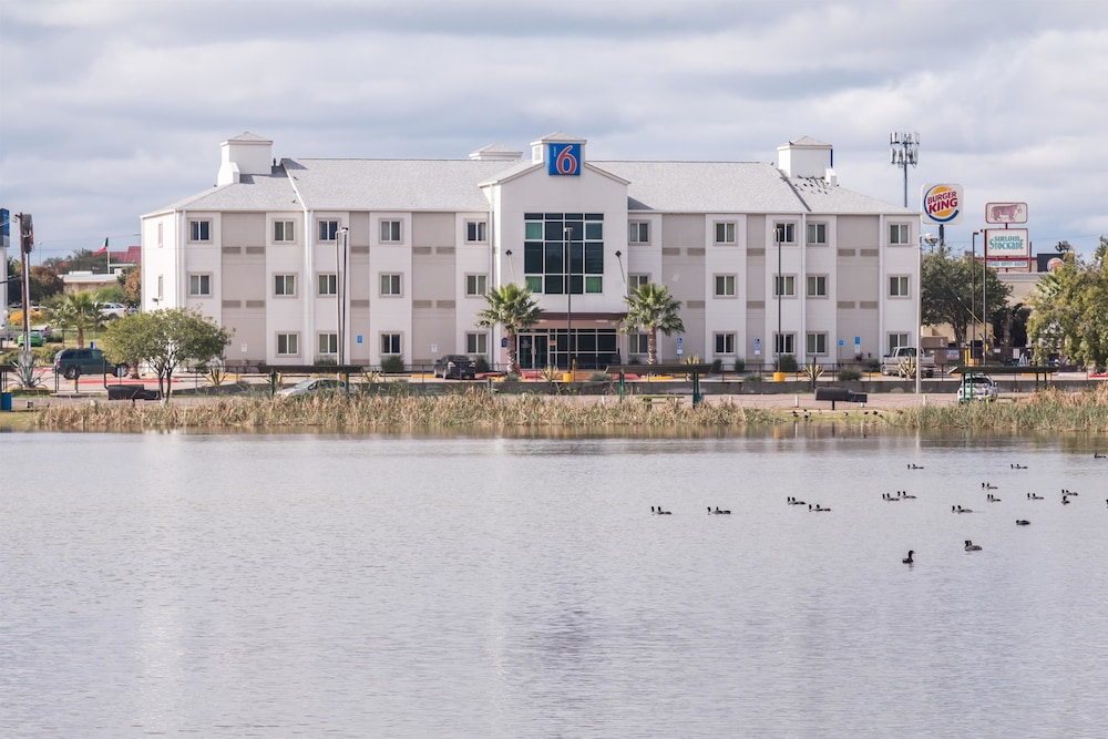 Motel6 Eagle Pass, TX - Lakeside 49/59