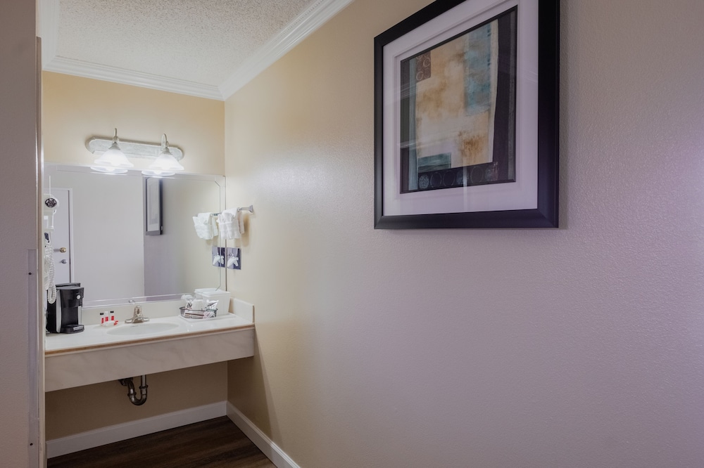 Travelodge By Wyndham Monterey Bay 26/36