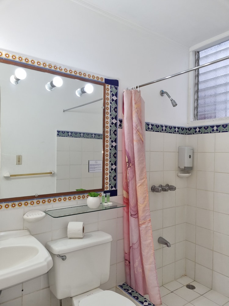 1492 Hotel 51/51