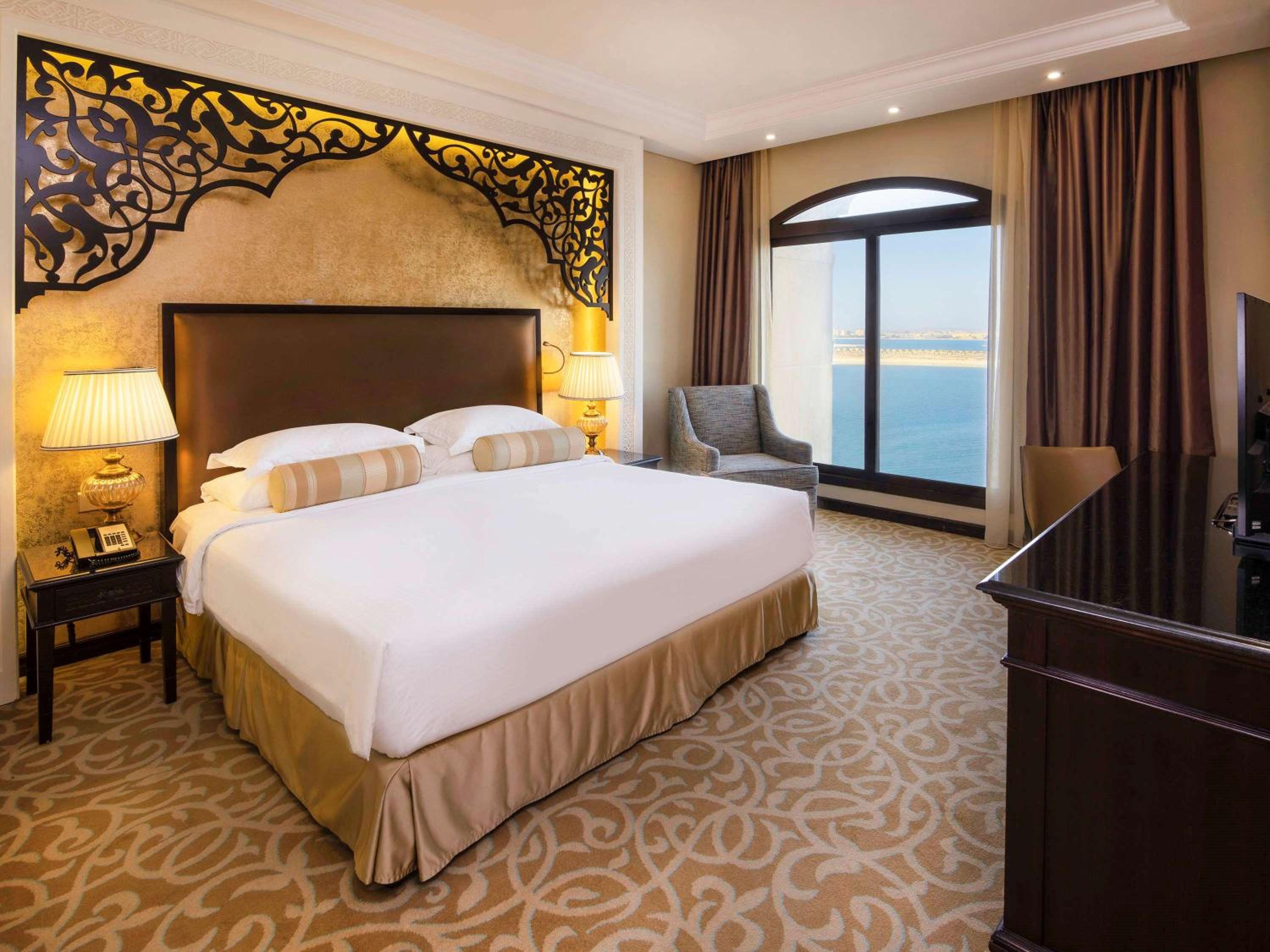 2 BEDROOMS, SUITE, KING BED, SINGLE BED