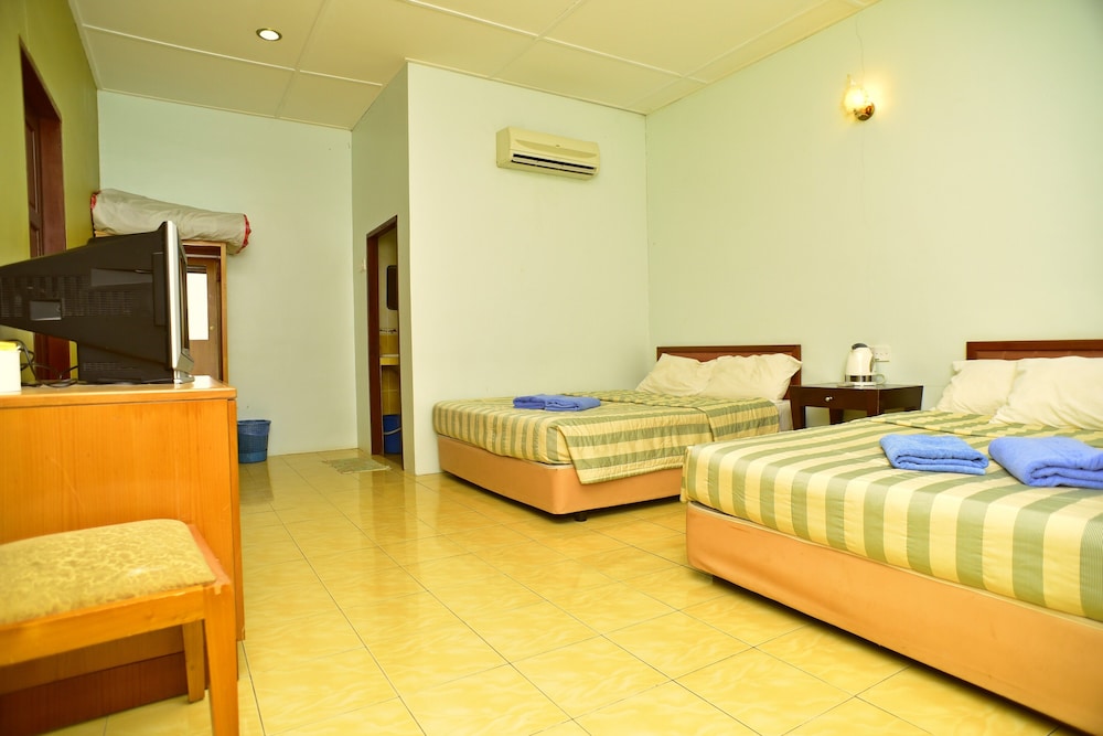 Vikri Beach Resort 10/26