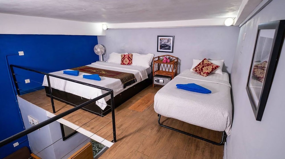 The Artist Residence 14/50