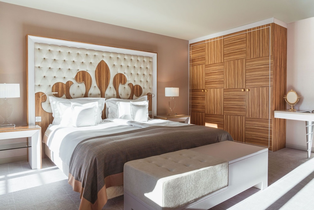 جناح غراند بسرير كينج بإطلالة على البحيرة مع أريكة، Carlton Hotel St Moritz 3/6