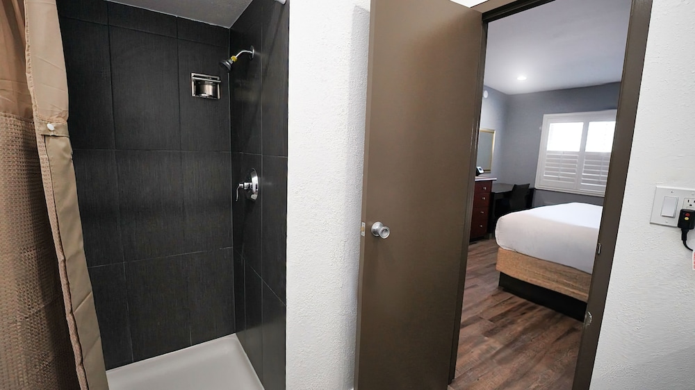 Room, 2 Queen Beds, Seaside Inn & Suites 5/6