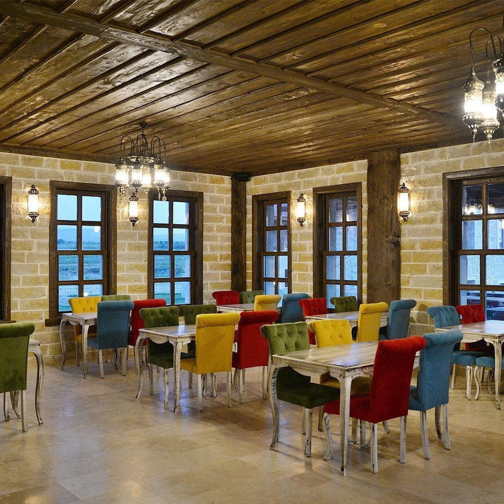 Elevres Stone House Hotel 55/67