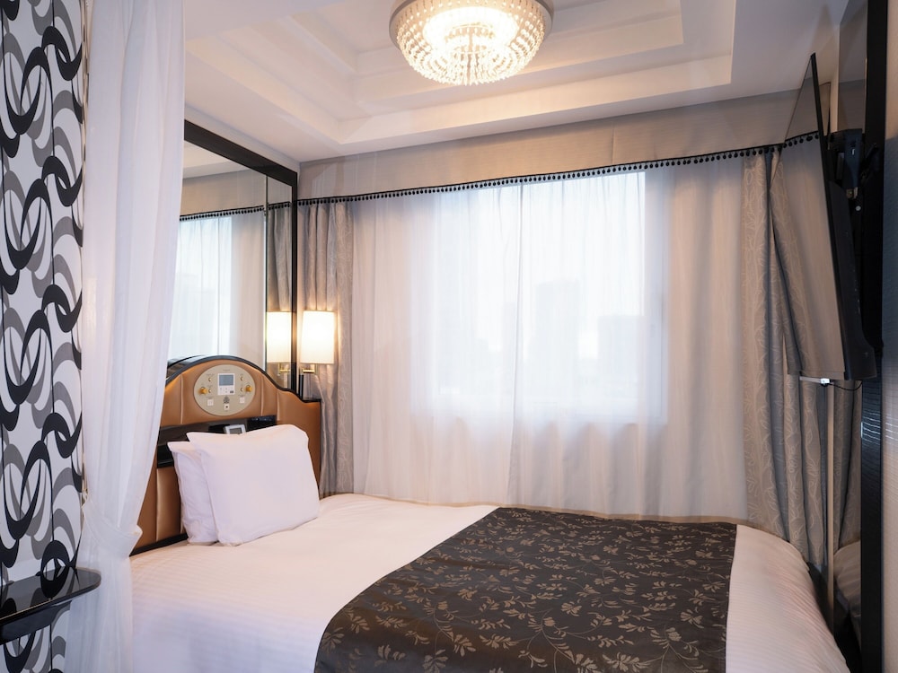 ROOM, SINGLE