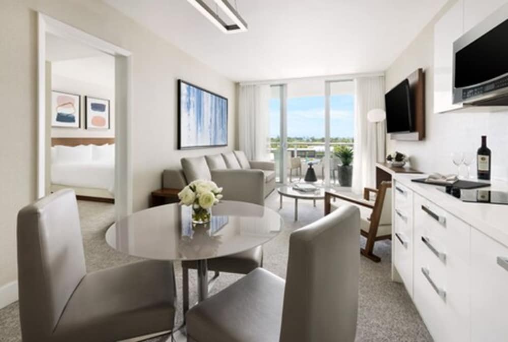 The Altair Hotel Bay Harbor Miami 34/49