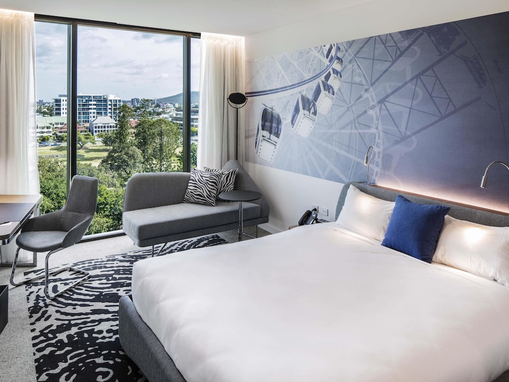 JUNIOR SUITE, KING BED, SOFA