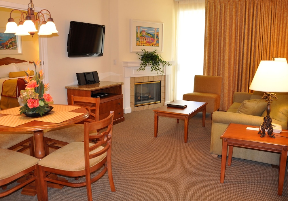 Club De Soleil All-Suite Resort 24/44