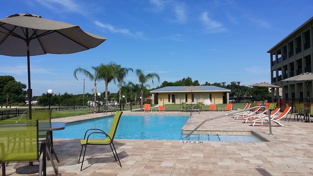 Key West Resort on Lake Dora 64/72