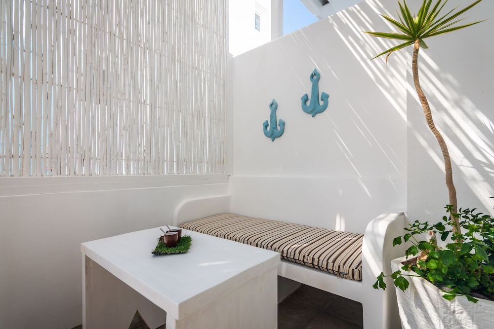 Niki Savvas Studios And Suites 50/73