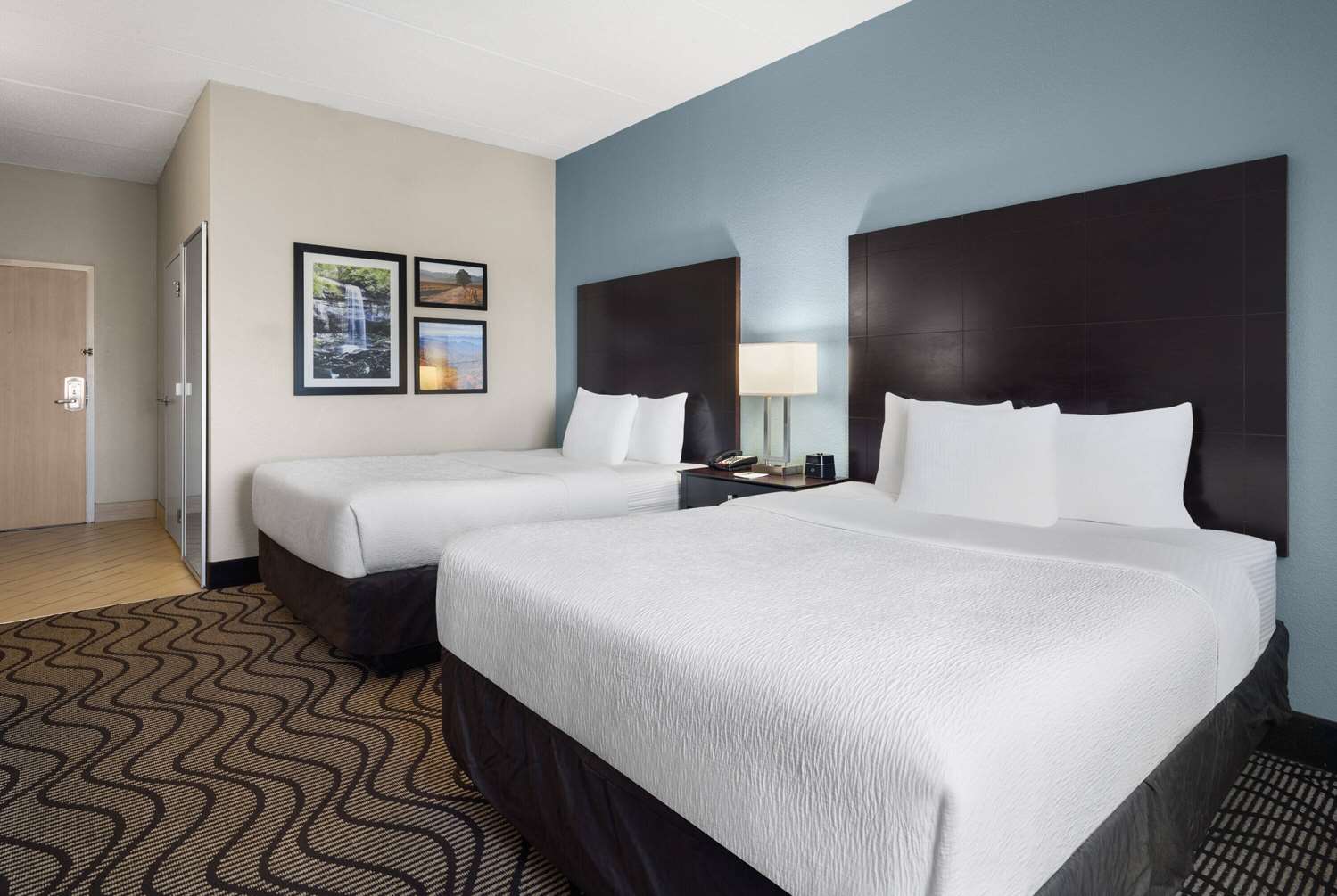 La Quinta Inn & Suites by Wyndham Knoxville Airport 12/47