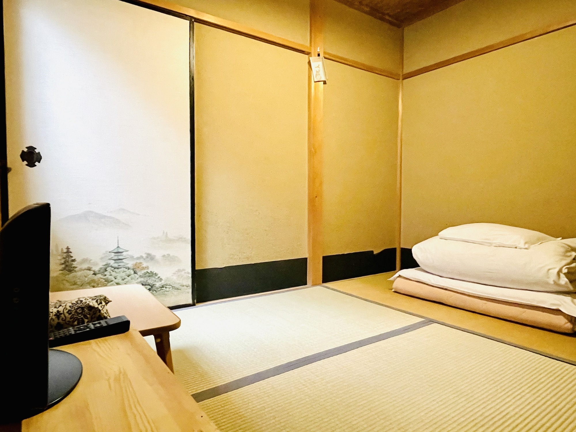 ROOM, SINGLE, PRIVATE BATHROOM