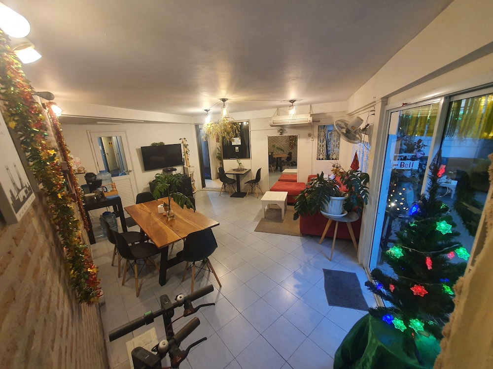 Hostel 16 56/72