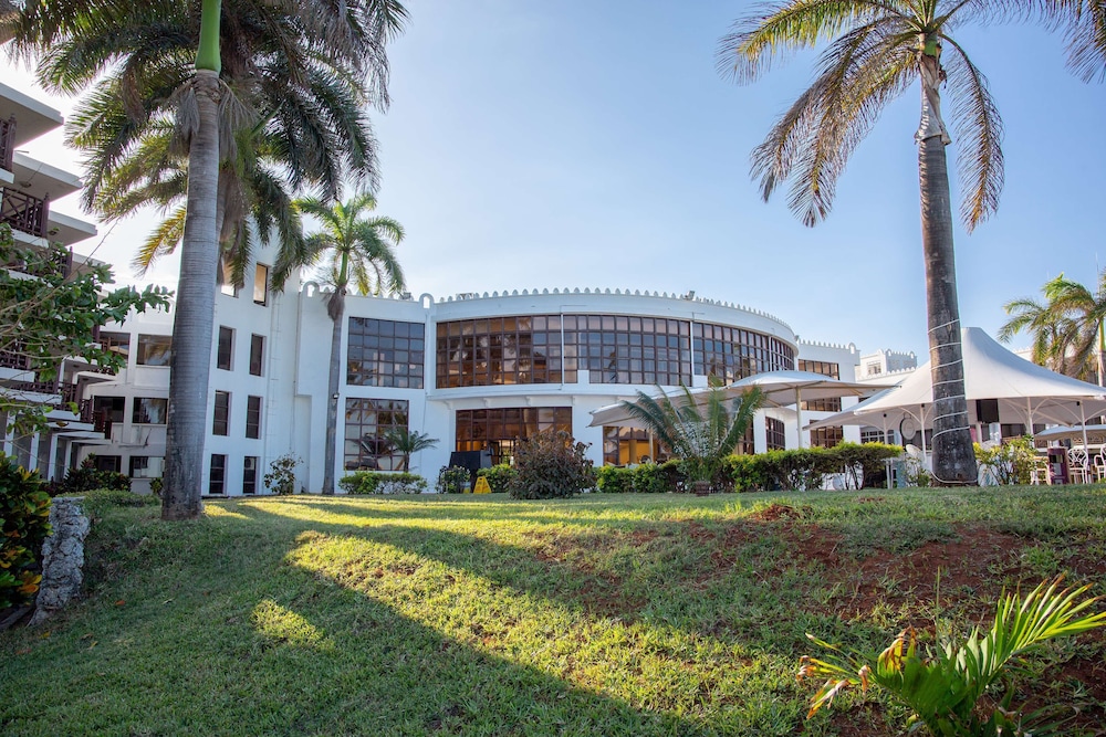 Golden Tulip Dar Es Salaam 69/71