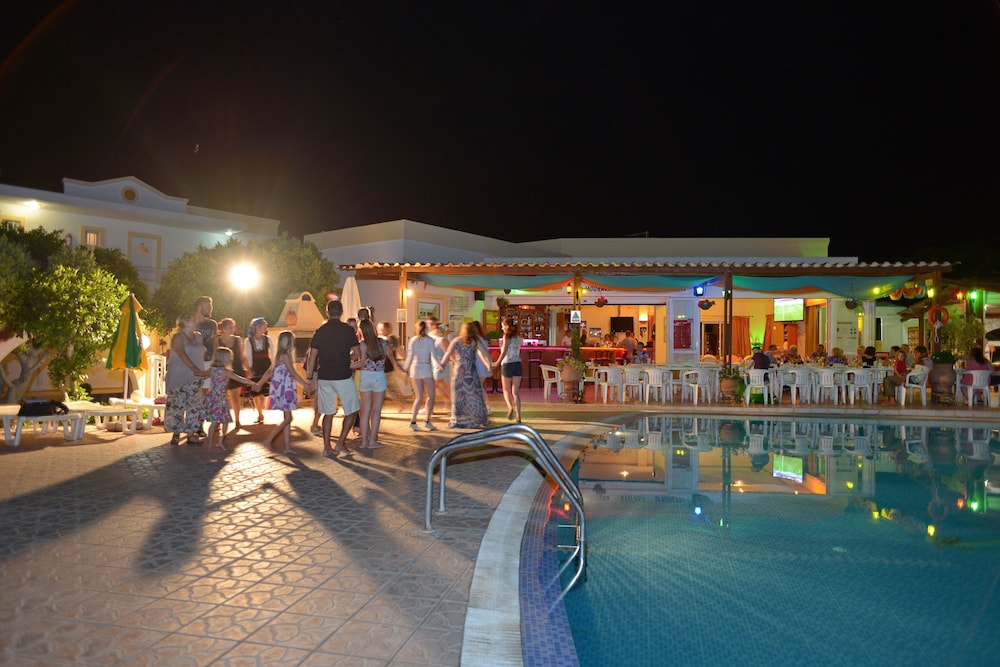 Fili Apartments in Tingaki