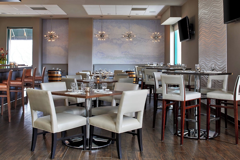 Renaissance Chicago Glenview Suites Hotel 42/72