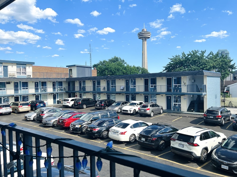 Fairway Inn by the Falls 37/44