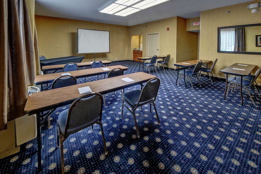 Hampton Inn Raleigh/Cary 39/45