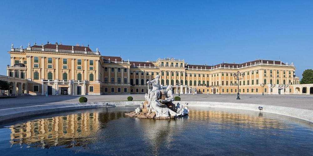 Schloß Schönbrunn Grand Suite 35/40