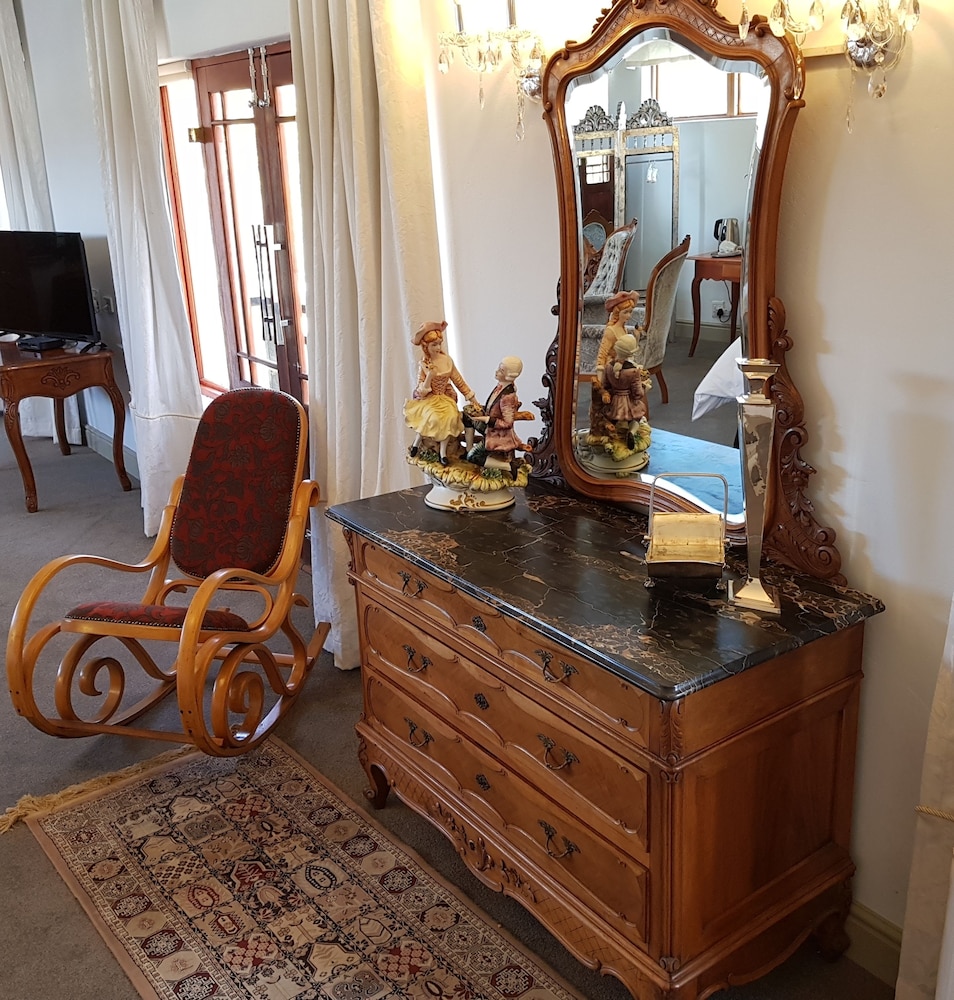 Montagu Country Hotel 68/89