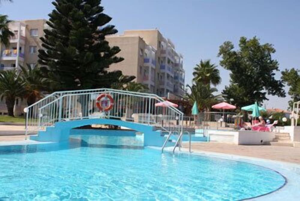 Astreas Beach Hotel 24/50