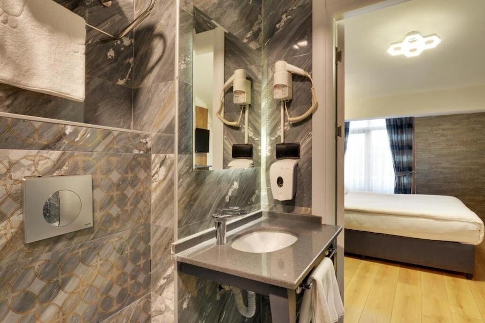 Castillo Luxury Rooms And Suites 38/38