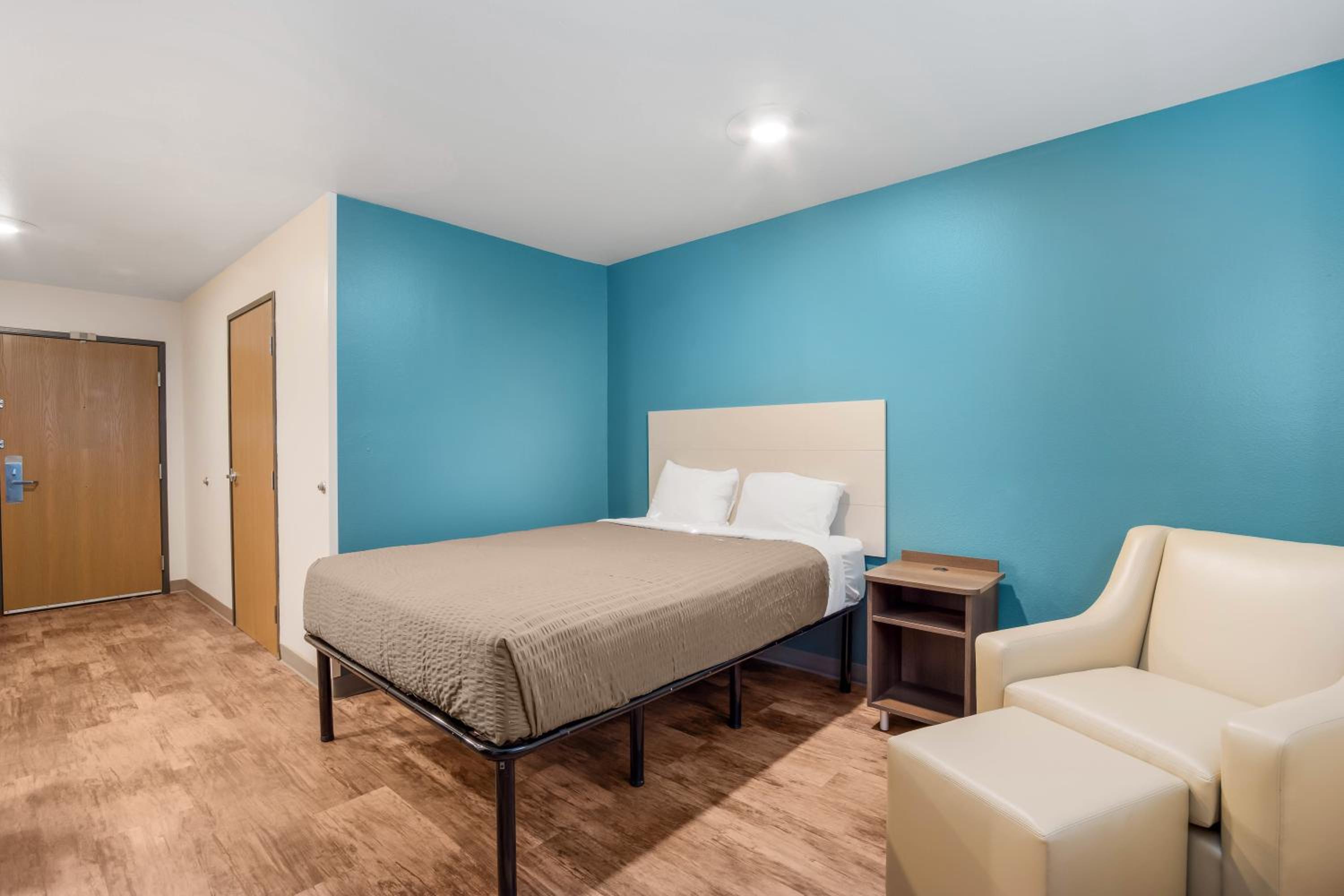 ROOM, QUEEN BED, ACCESSIBLE