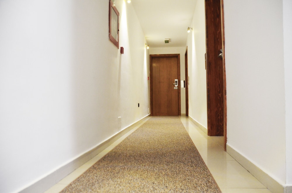 Le Petit Piaf Hotel 35/56