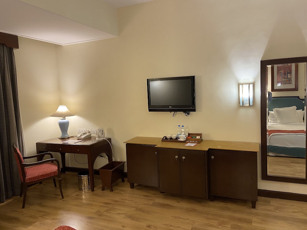 Welcomhotel by ITC Hotels, Cathedral Road, Chennai 54/58