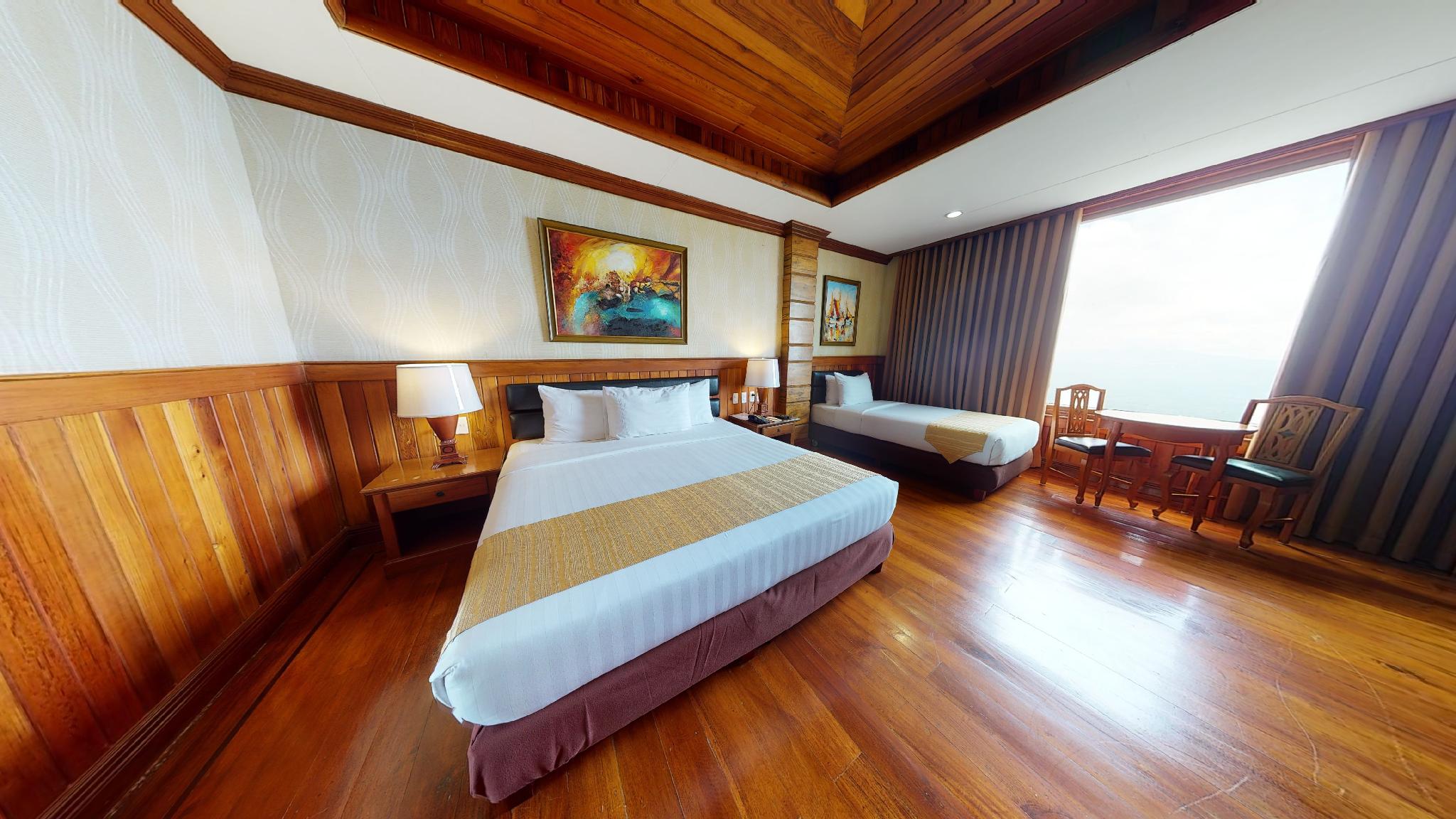 Lake, Twin Beds
