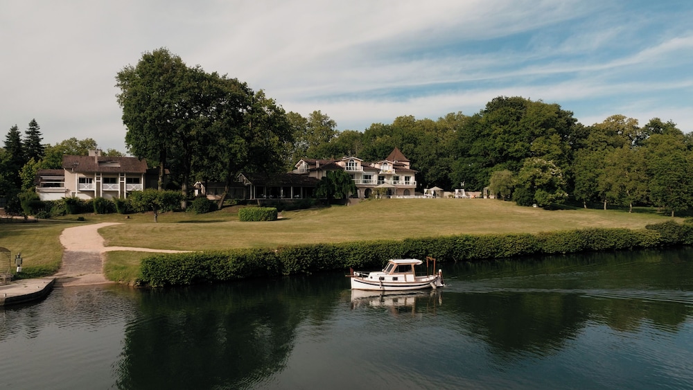 Relais and Chateaux Hotel La Reserve 28/37