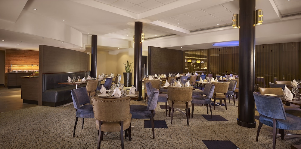 Doubletree By Hilton Hotel Woking 43/55