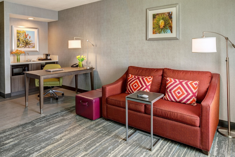 Hampton Inn & Suites Palm Desert 35/64