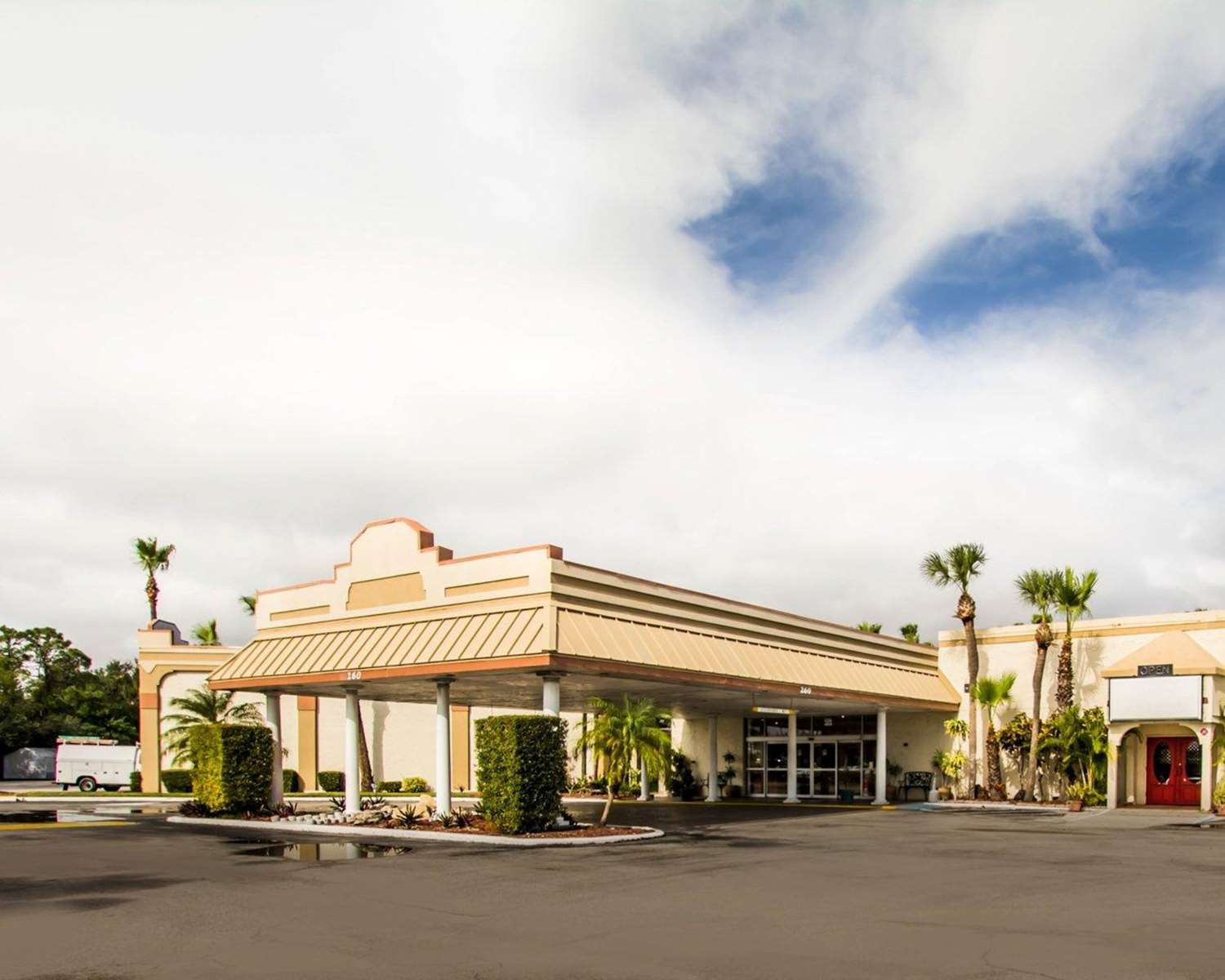 ISLAND HOTEL of Space Coast 4/46
