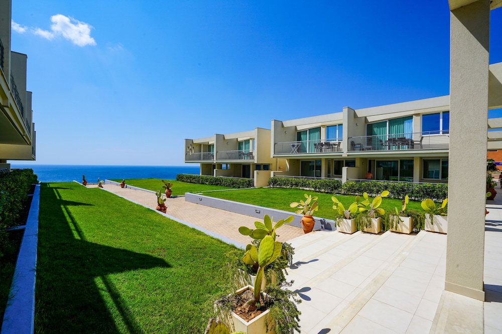 19 Summer Suites 3/60