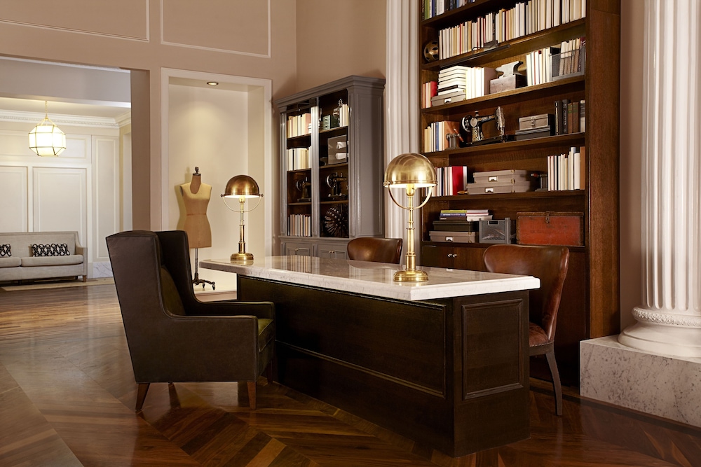 The Gregorian Hotel 37/50
