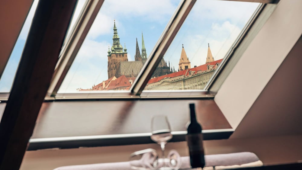 SUITE, CASTLE VIEW