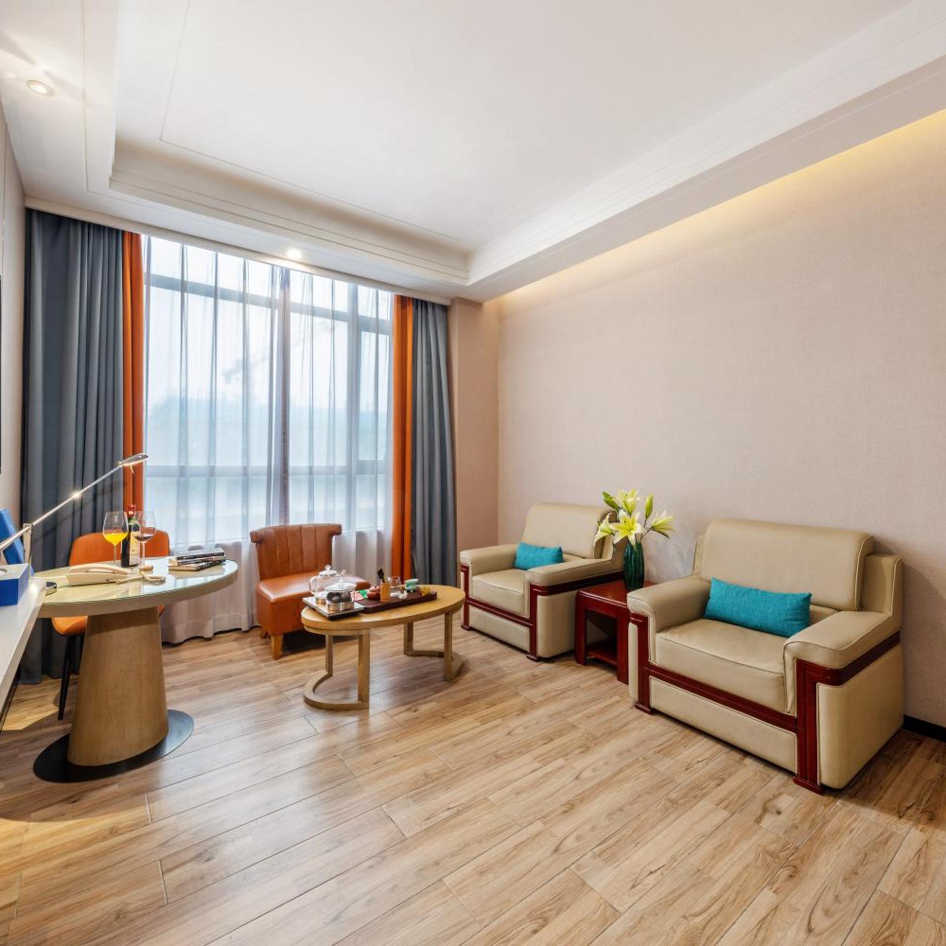 Qian Hai Holiday Hotel 45/68